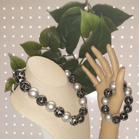 Black and Silver Chunky Statement Necklace / Bracelet / Earring Set - Picture 4 of 10